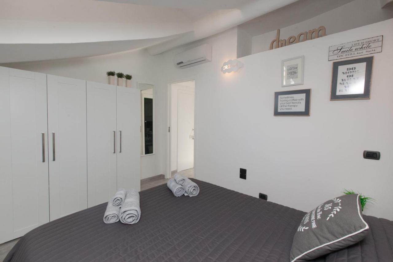 Amazing And New Penthouse In City Center Milánó Kültér fotó
