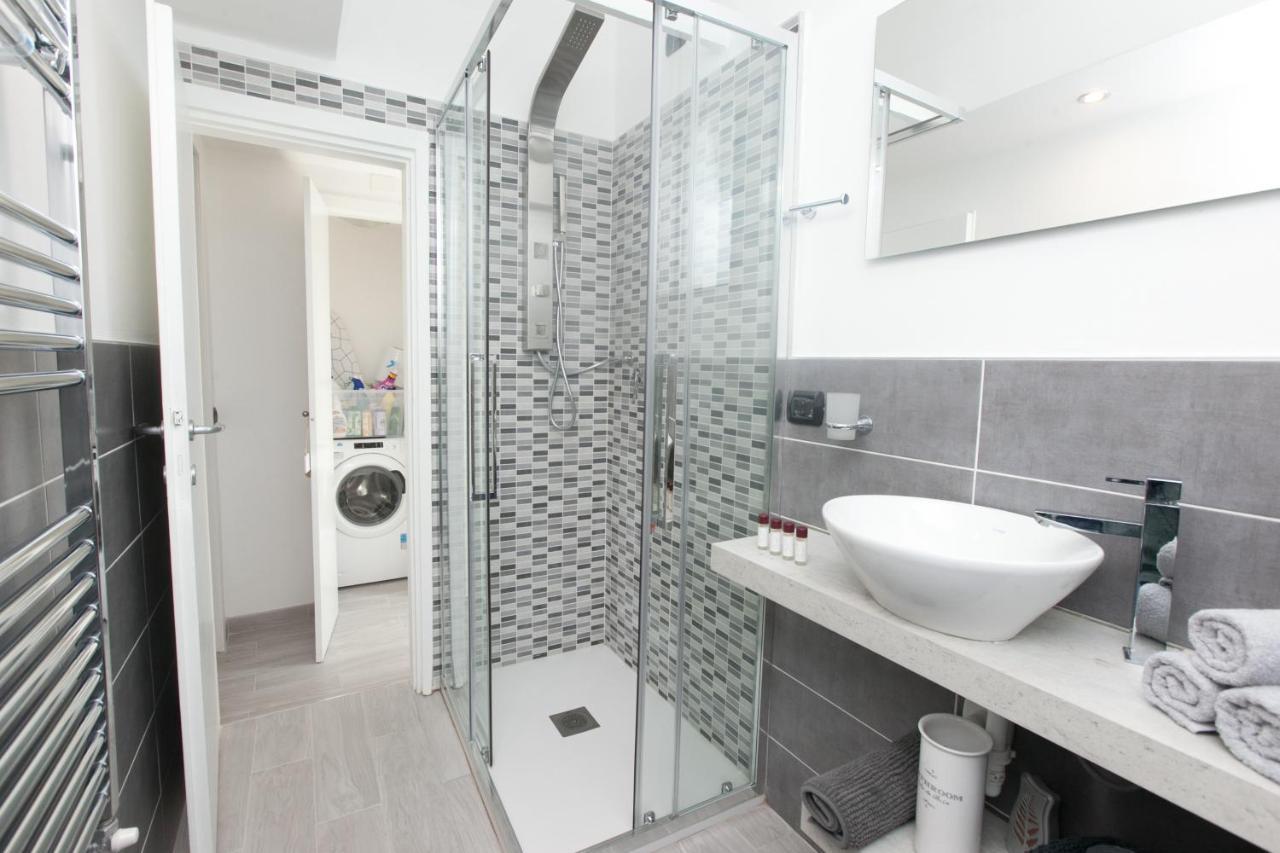 Amazing And New Penthouse In City Center Milánó Kültér fotó